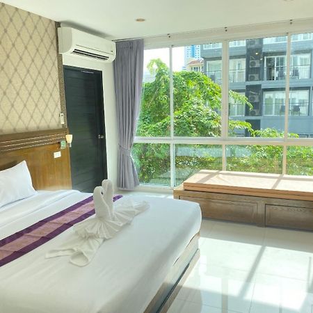 Nj Patong Hotel Exteriör bild