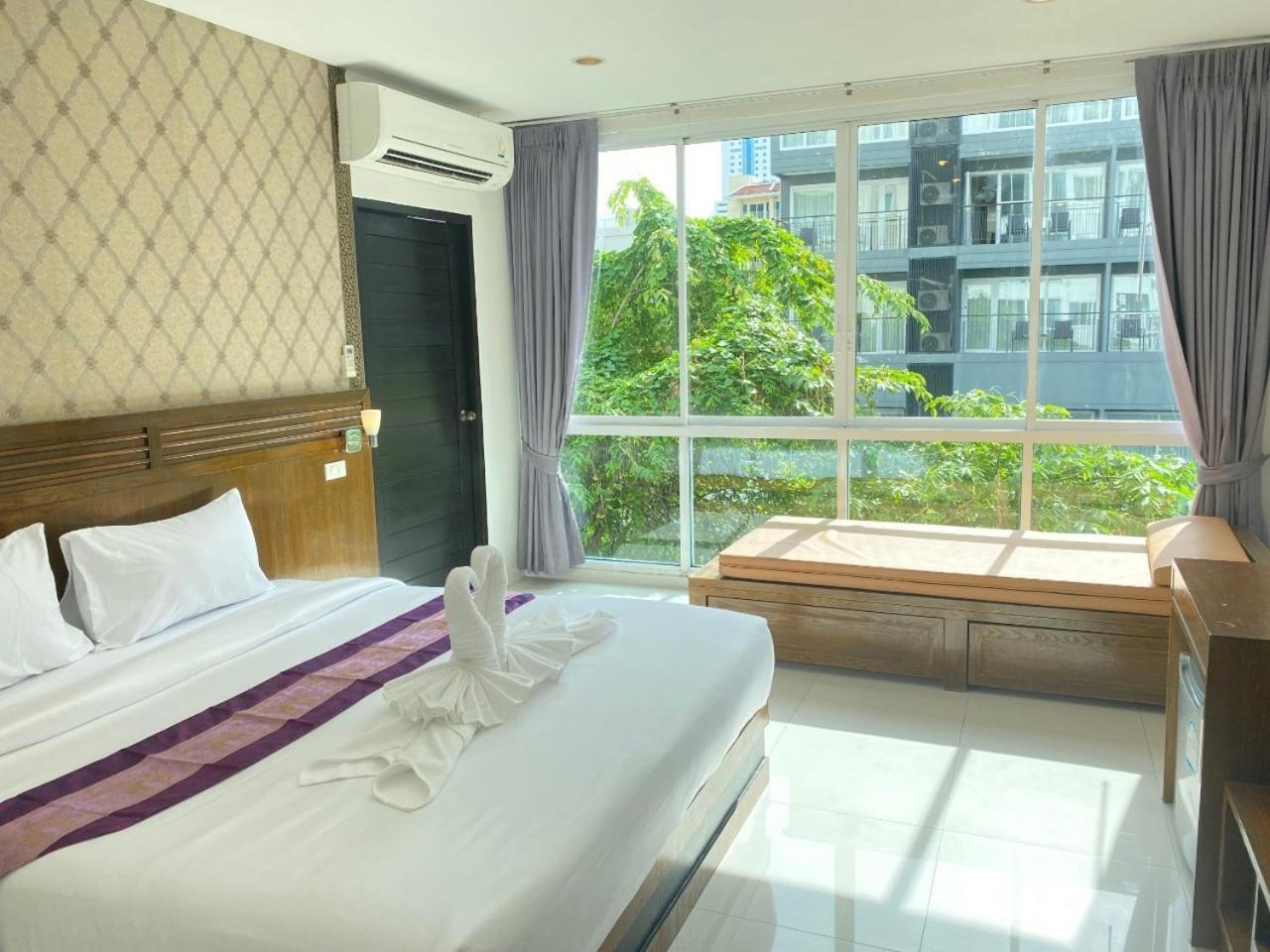 Nj Patong Hotel Exteriör bild