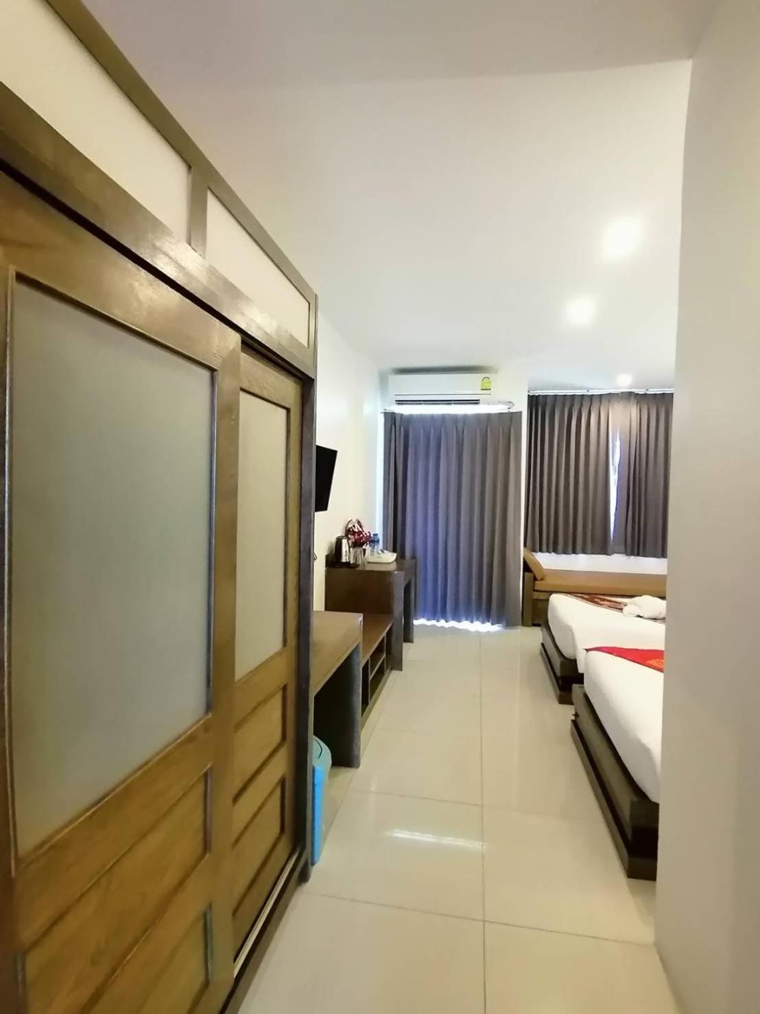 Nj Patong Hotel Exteriör bild